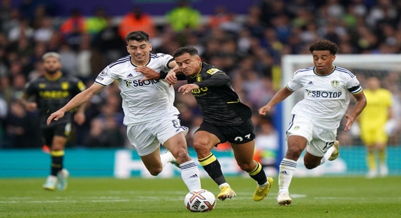 Leeds United vs Aston Villa uất hận cột dọc khung thành